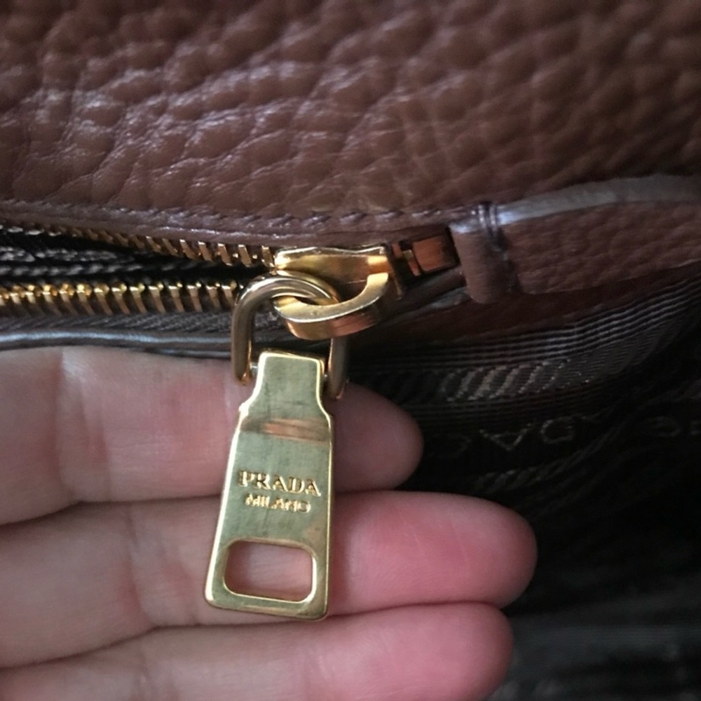 Brown leather 💯 authentic Prada purse - Picture 4 of 11